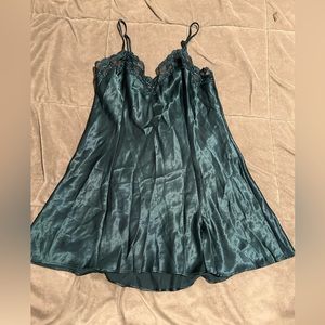 Y2K Victoria’s Secret dark hunter green satin slip with lace trim